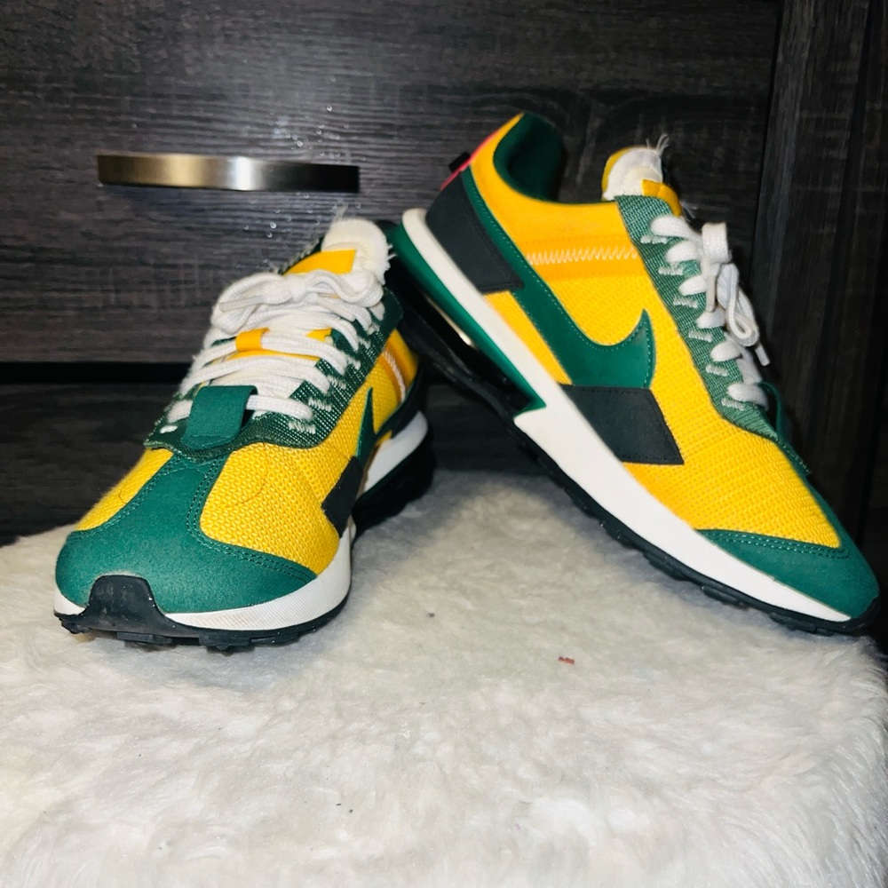 Men Nike Waffle Debut Running Trainers